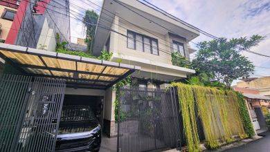 Rumah Eksklusif Luas 180 m2, area Slipi, Jakarta Barat