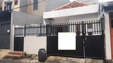 Jual Rumah Strategis di Grogol Petamburan, Jakarta Barat - LT 140m²