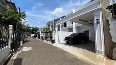 Penawaran Eksklusif, rumah Mewah di Pondok Bambu, Jakarta Timur, LB 154m²