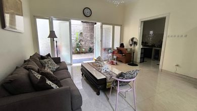 Rumah Prestisius di Kawasan Kemang Pratama, Bekasi, LB 250m², Harga 2,6 Miliar