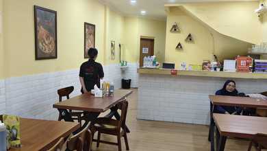 Ruko 2 lantai luas lebar 5 meter Unfurnished sebelah Richeese  sederetan  Mal Kelapa Gading Jakarta Utara