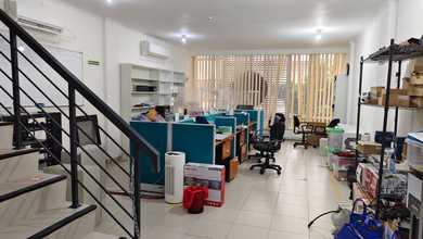 Ruko Gandeng Murah Prominence 4 lantai Luas 300 meter HGB Bagus Furnished dekat kuliner Dijual Cepat di Alam Sutera , Tangerang
