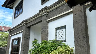 Villa cocok untuk disewakan untuk usaha Luas 215 meter  2 Lantai di Daerah Ungasan, Bali