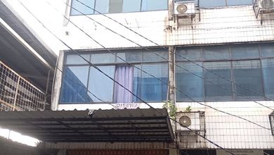 Ruko 3 Lantai Bebas Banjir Jalan Raya Depan Gedung Pertunjukan Djarum Dekat Rs Eka Hospital Jakarta Barat