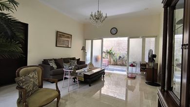 Jual Rumah Nyaman di Kemang Pratama, Bekasi - LT 216m²