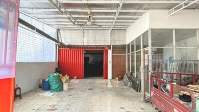 2 Unit Ruko Gandeng 3,5 Lantai Sudah Full Renovasi Kemayoran