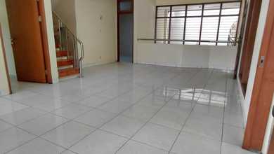 Hunian Elegan di Puri Indah, Jakarta Barat, 7 Kamar Tidur, LT 240m²