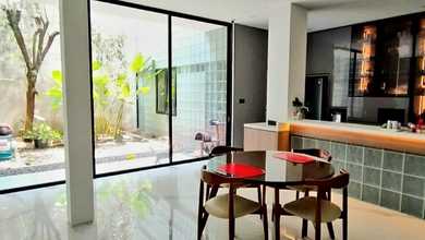 Rumah Mewah di Kebon Jeruk, Jakarta Barat, 3 Kamar Tidur, LT 300m²