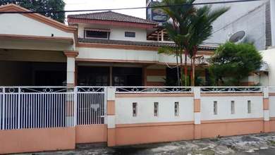 Jual Rumah Strategis di Pamulang, Tangerang Selatan - LT 210m²