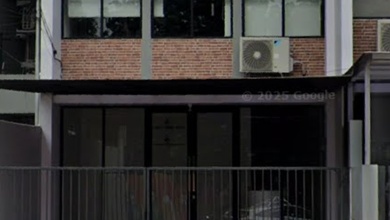 Sewa ruko 2lt bagus luas 89m2 parkiran luas 4 mobil di jl raya dekat pasar minggu