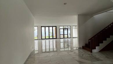 Disewa Rumah 2lt Cocok Kantor Luas 780m2 Parkir 8mobil di Kemang