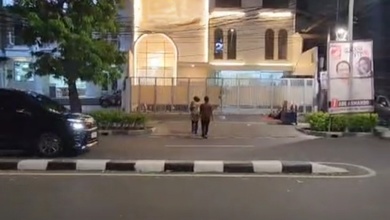 Disewakan ruko atau gedung 3lt luas 1000m2 parkiran luas di pinggir jalan raya menteng 