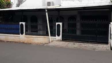 Hunian Mewah di Kemanggisan, Jakarta Barat, 5 KT, LT 204m²