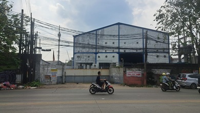 GUDANG DI PINGGIR JALAN RAYA SERANG CIKUPA TANGERANG