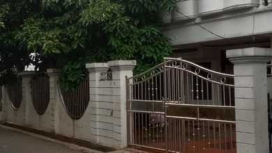 Rumah Area Premium Tangerang Kota, Tangerang - Harga Menarik 4,5 Miliar