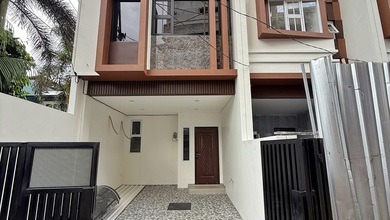 Rumah Dijual di Tanjung Duren, Jakarta Barat, LB 110m², Harga Kompetitif!