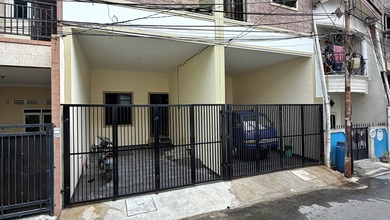Rumah Dijual di Tanjung Duren, Jakarta Barat, LB 100m², Harga Terbaik!