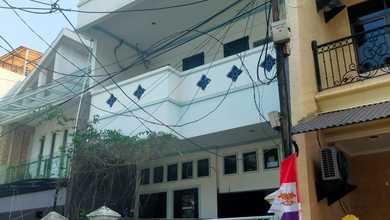 Rumah Elegan di Tanjung Duren, Jakarta Barat, 5 Kamar Tidur, LT 78m²