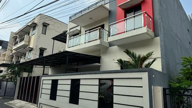 Rumah Mewah di Duri Kepa, Jakarta Barat, 5 Kamar Tidur, LT 156m²