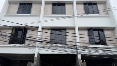 Rumah Mewah di Tanjung Duren, Jakarta Barat, 4 KT, LT 90m²