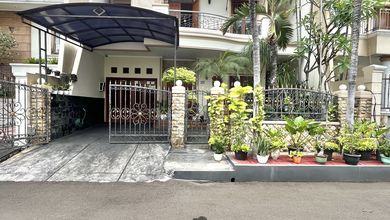 Rumah Mewah di Permata Buana, Jakarta Barat, 5 KT, LT 200m²
