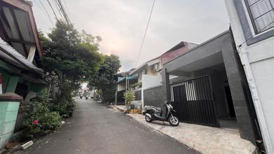 Dijual Rumah Strategis di Petukangan, Jakarta Selatan - LT 98m²