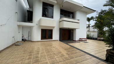 Dijual rumah Eksklusif di Taman Ratu, Jakarta Barat - LT 375m²