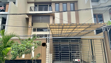 Kesempatan Langka, rumah Prestisius di Jelambar, Jakarta Barat, LB 360m²
