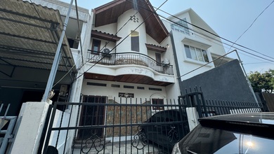 Penawaran Eksklusif, rumah Prestisius di Kedoya, Jakarta Barat, LB 135m²