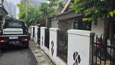 Rumah Siap Huni di Area Tanjung Duren, Jakarta Barat, LT 121m²