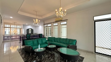 Penawaran Eksklusif, rumah Mewah di Tanjung Duren, Jakarta Barat, LB 456m²