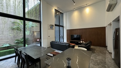 Rumah Mewah di Duri Kepa, Jakarta Barat, 5 Kamar Tidur, LT 180m²