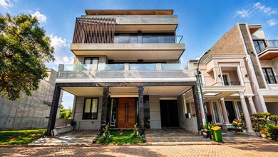 Kesempatan Eksklusif, rumah Mewah di Kemanggisan, Jakarta Barat, LB 450m²