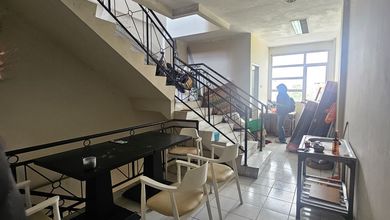 Ruko 4lt Siap Pakai Pinggir Jalan Raya Taman Ratu Jakarta Barat