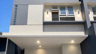 Penawaran Langka, rumah Prestisius di Tanjung Duren, Jakarta Barat, LB 180m²