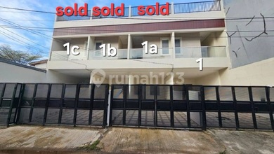 Dijual rumah Mewah di Sunrise Garden, Jakarta Barat - LT 128m²