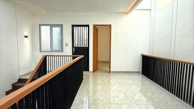 Rumah Prestisius di Kawasan Duri Kepa, Jakarta Barat, LB 180m², Harga 3,5 Miliar