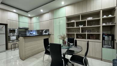 Penawaran Eksklusif, rumah Prestisius di Duri Kepa, Jakarta Barat, LB 270m²