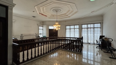 Hunian Elegan di Sunrise Garden, Jakarta Barat, 5 KT, LT 374m²