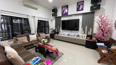 Hunian Mewah di Jelambar, Jakarta Barat, 6 Kamar Tidur, LT 210m²