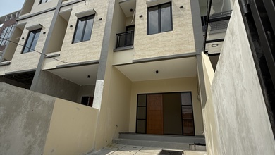 Rumah Prestisius di Kawasan Duri Kepa, Jakarta Barat, LB 222m², Harga 3,4 Miliar