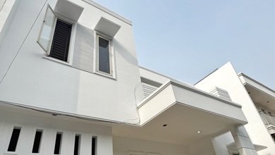 Rumah Elegan di Green Ville, Jakarta Barat, 4 KT, LT 220m²