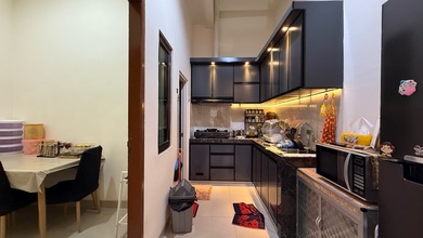 Rumah Dijual di Tanjung Duren, Jakarta Barat, LB 125m², Harga Kompetitif!