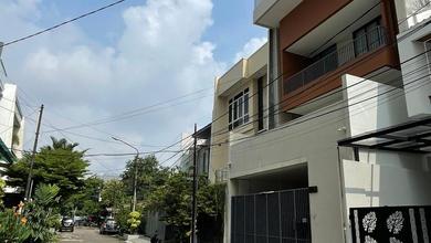 Rumah Elegan di Kayu Putih, Jakarta Timur, 4 Kamar Tidur, LT 145m²
