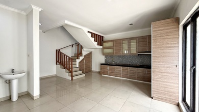 Hunian Mewah di Green Ville, Jakarta Barat, 4 KT, LT 124m²