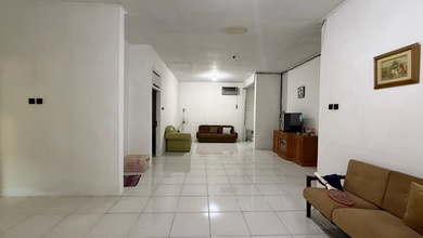 Rumah Elegan di Taman Ratu, Jakarta Barat, 5 KT, LT 210m²