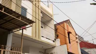 Rumah Dijual di Tanjung Duren, Jakarta Barat, LB 100m², Harga Kompetitif!
