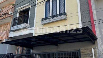 Rumah Premium di Jelambar, Jakarta Barat, LT 441 m2