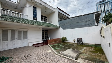 Rumah Elegan di Taman Ratu, Jakarta Barat, 4 KT, LT 200m²