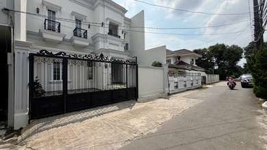 Hunian Elegan di Joglo, Jakarta Barat, 5 KT, LT 200m²